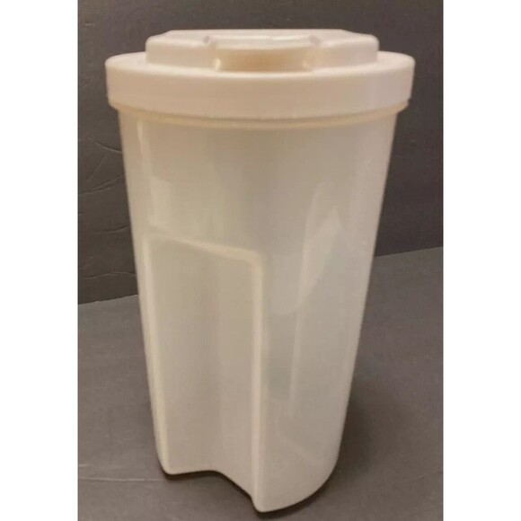 Rubbermaid #1 Servin Saver  2 Quart Drink Container Screw on Almond Lid -VINTAGE - Picture 1 of 7